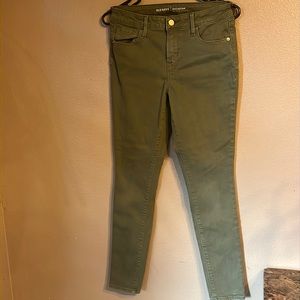 Old Navy Rockstar Mid-Rise olive green skinny jeans size 6 standard.